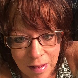 Meet your Posher, Rena